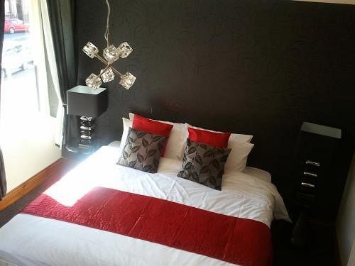 Forresters Bar & French Restaurant With 3*